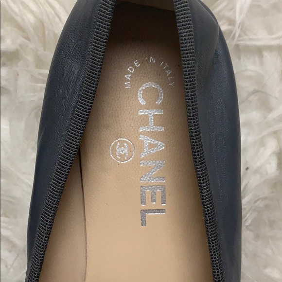 CHANEL - Authentic Gray Flats - Picture 5 of 5